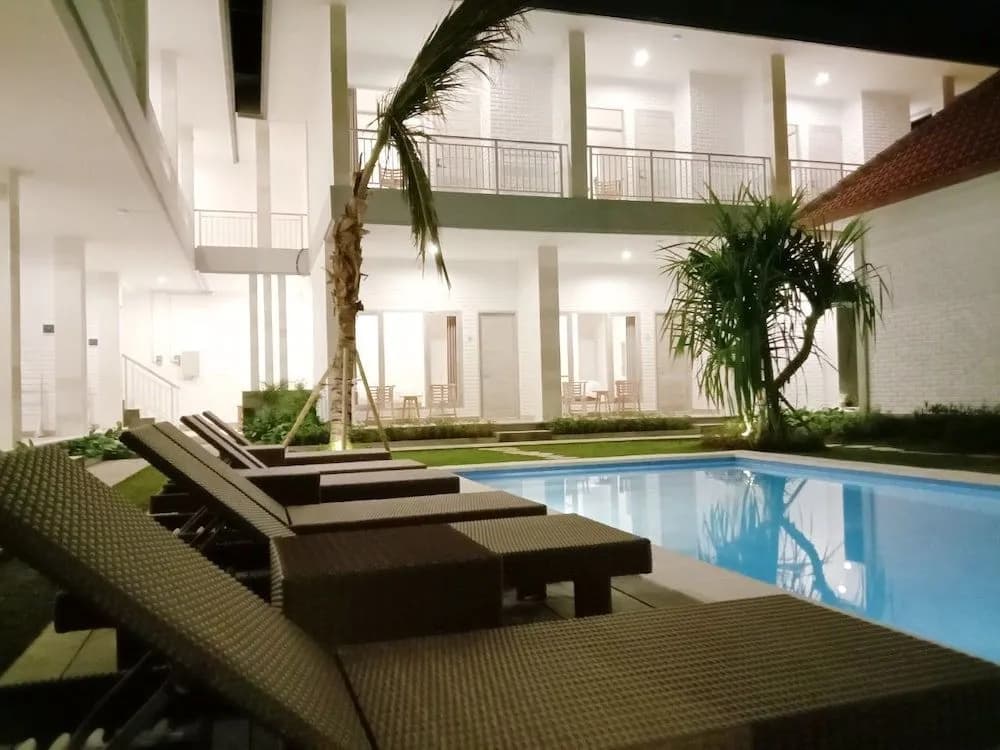 Berawa Dini Guesthouse - photo 12