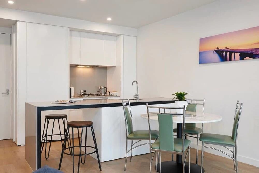 Panoramic Melbourne Views from Stylish Apartment - photo 11