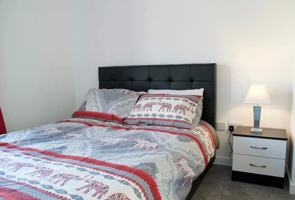 2 Bedroom Flat In Edinburgh - photo 2