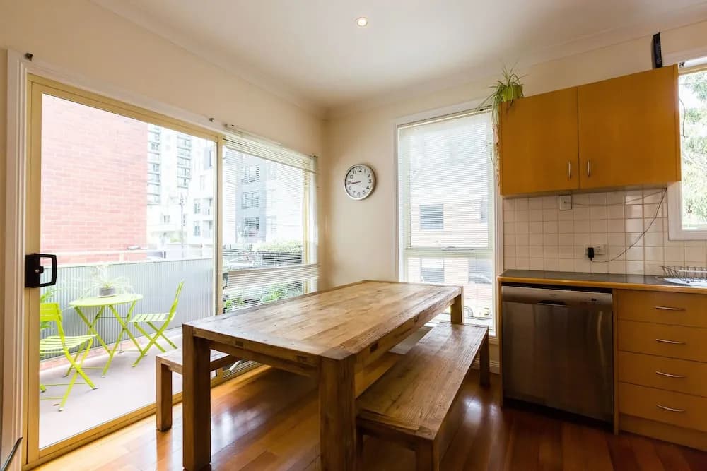 KIM, 2BDR West Melbourne Apartment - photo 4