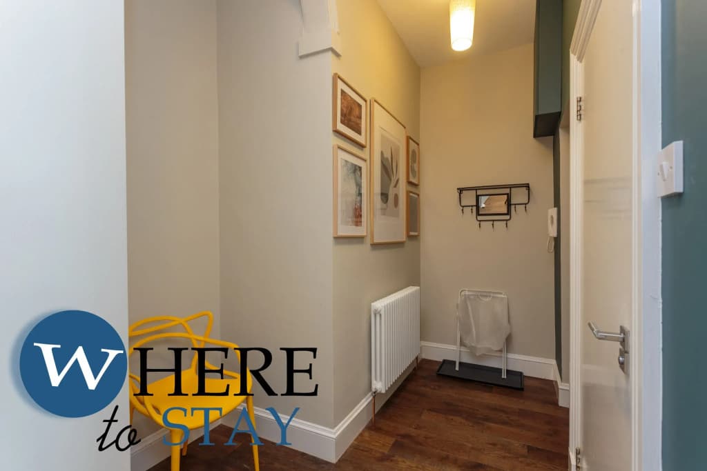 Stylish 2bed Apartment Underneath Edinburgh Castle - photo 21