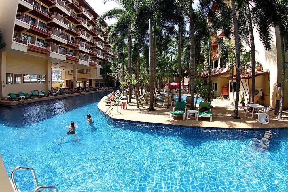 B Buri Hotel - photo 10