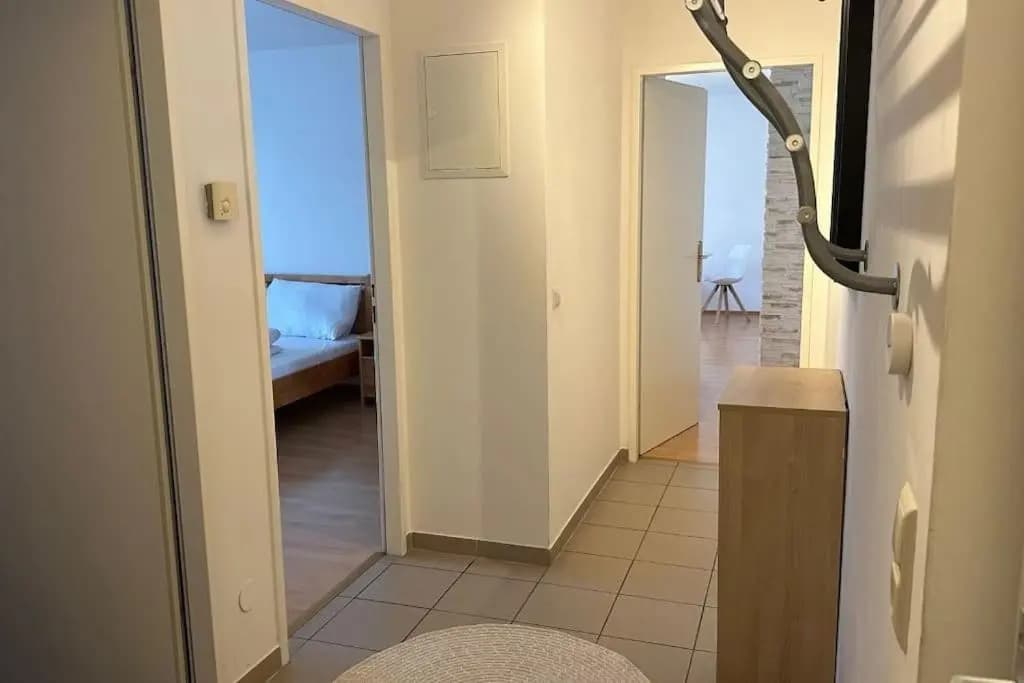 Modern Flat incl Parking, near Metro U1 - photo 3