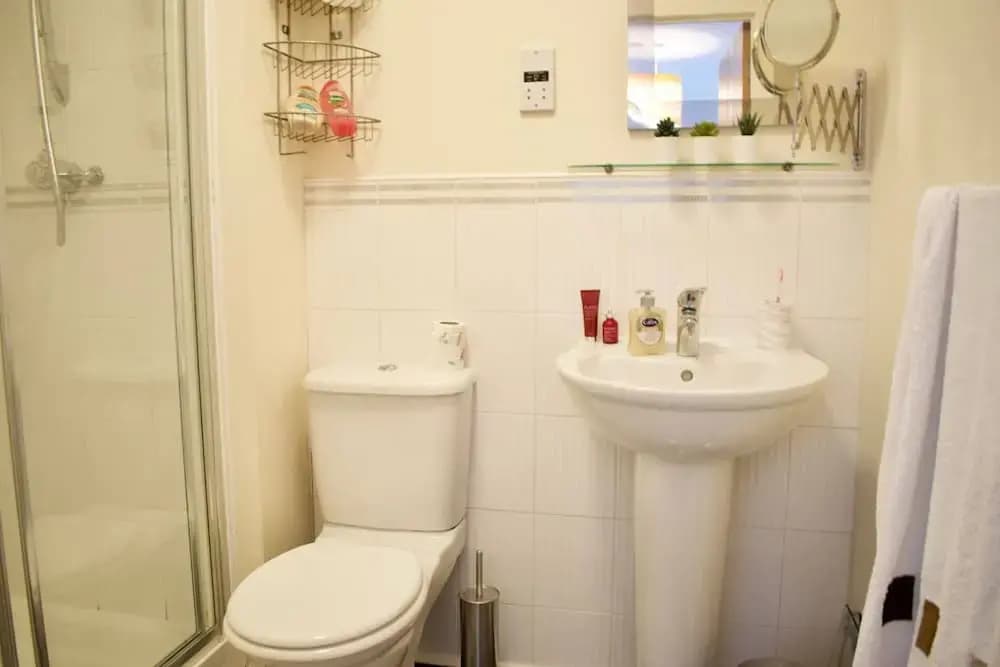 Spacious 3 Bed Apartment in Central Location - photo 3