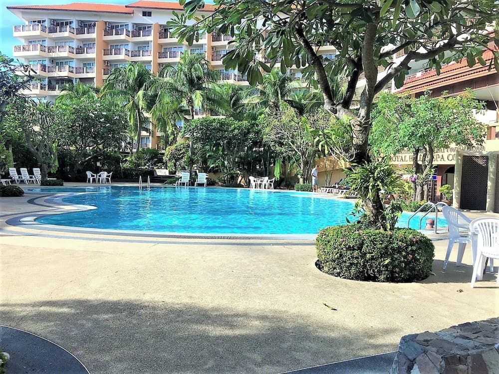 Spacious 2BR Condo - 3 Balconies & Green Views - photo 26