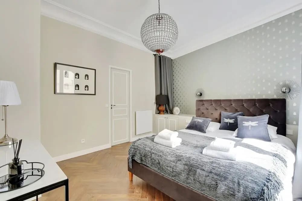Charming Apartment - 1br/4p - Place Victor Hugo - photo 3