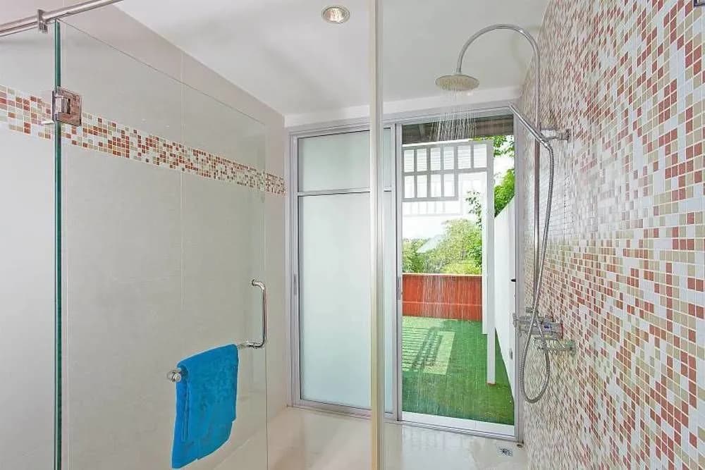 Jomtien Waree 9 with 6 bedrooms - photo 7