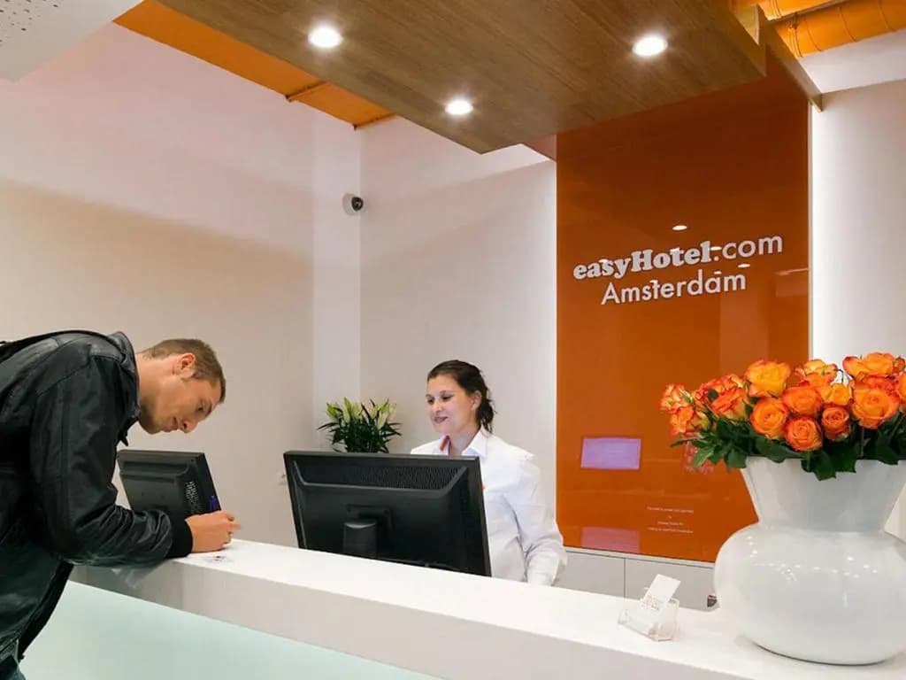 easyHotel Amsterdam City Centre South - photo 20