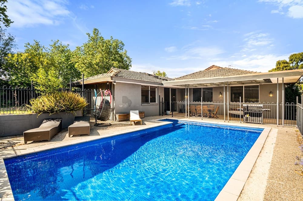 Spacious 5-bed Home With Pool in Glen Iris - photo 1
