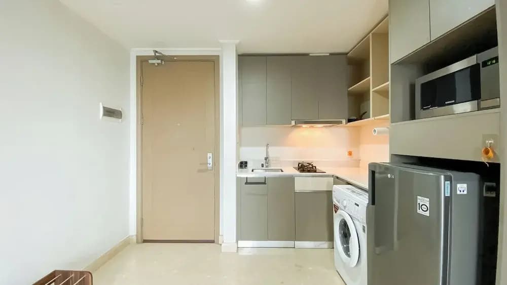 Cozy And Best Location 1Br Gold Coast Apartment - photo 14