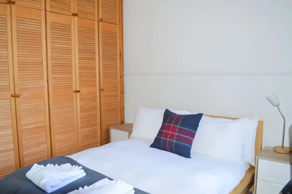 Spacious 3 Bedroom Flat in Marchmont - photo 28