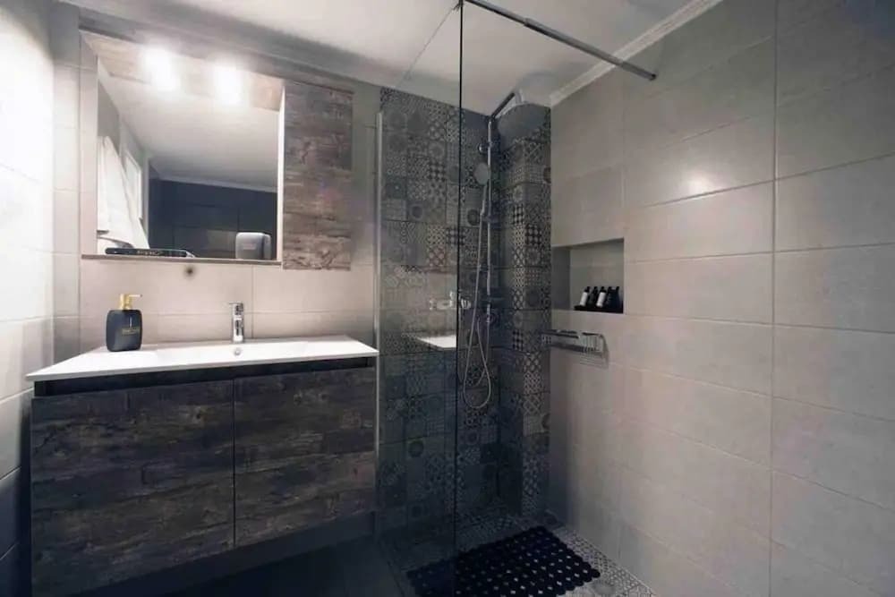 ew Thission Luxury Apartment - photo 7