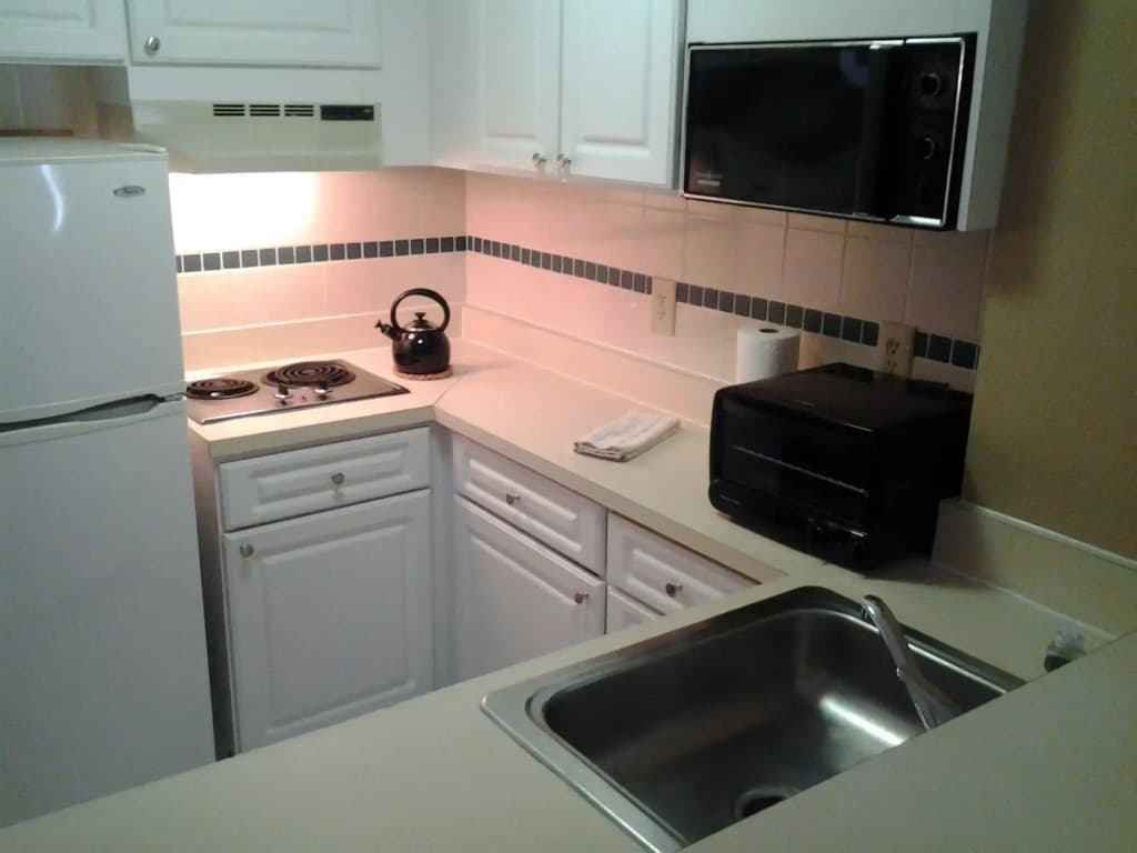 Kitchenette Condos Universal by Amerom - photo 18
