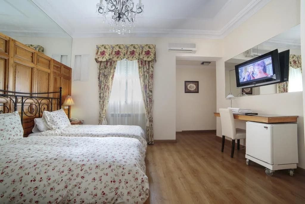 Hostal Adria Santa Ana - photo 2