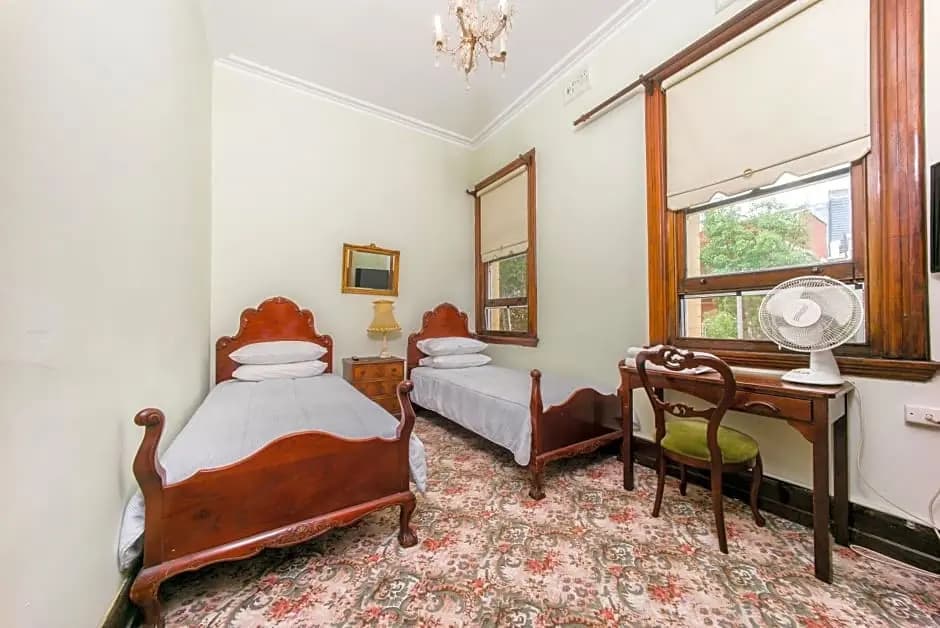 East Sydney Hotel - photo 2