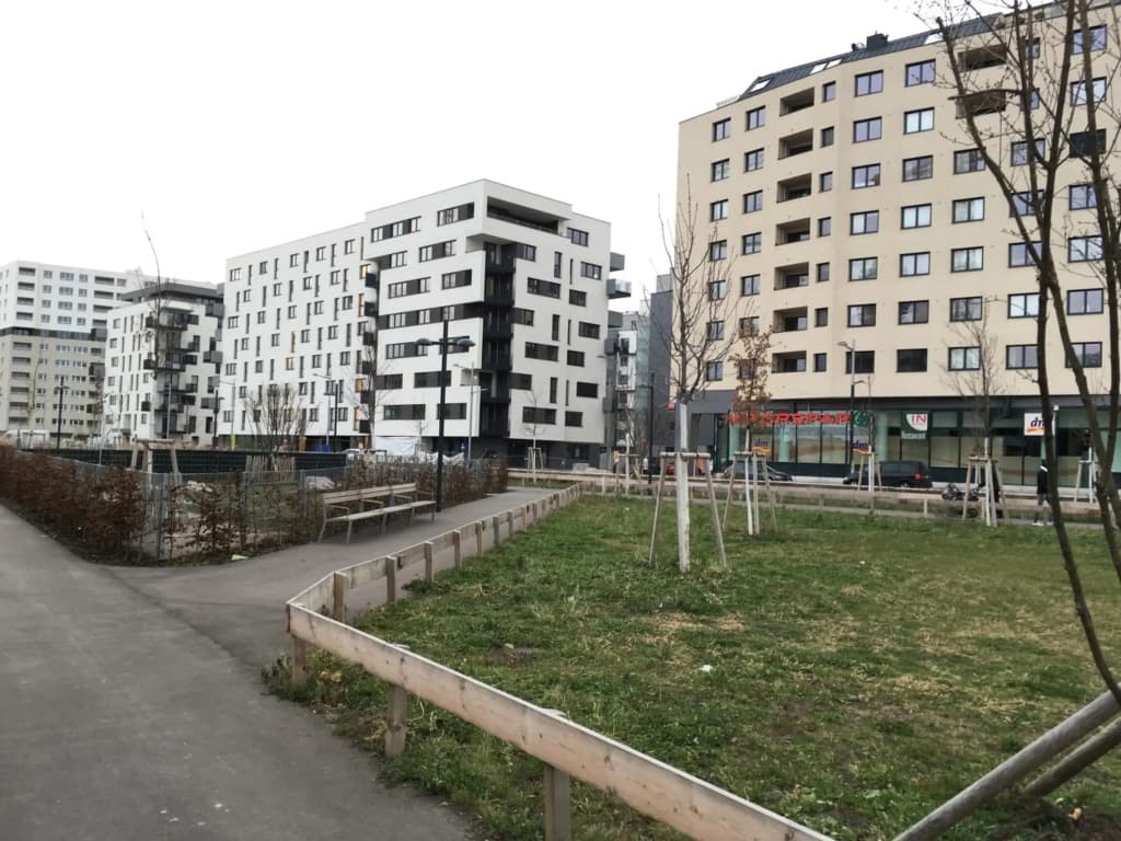 White Vintage Park View Apartment - photo 29