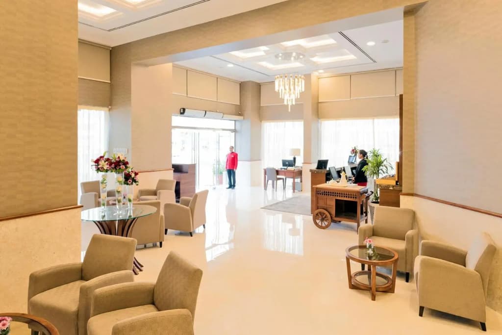 Emirates Plaza Hotel - photo 2