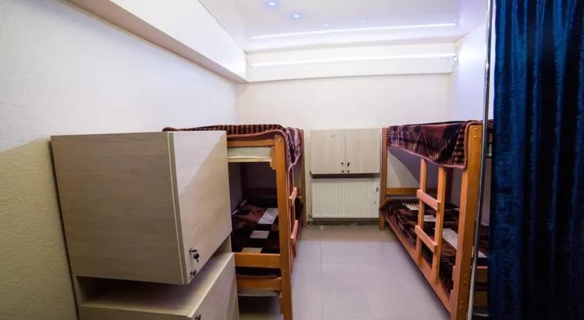 Hostel Neighbors - photo 4