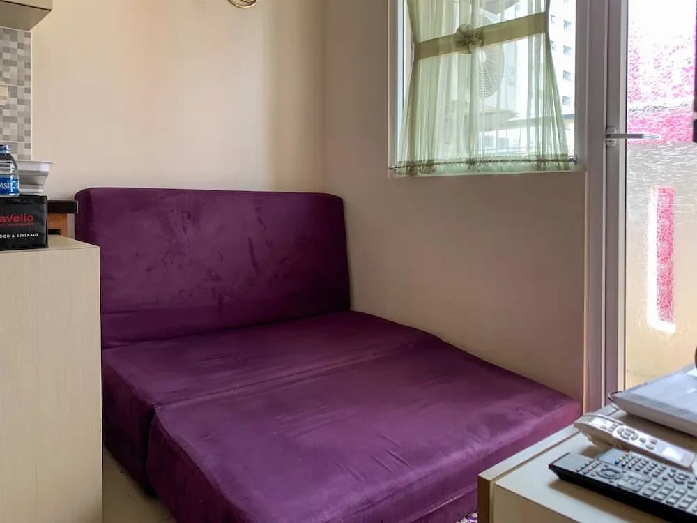 Modern Look And Comfortable 2Br Green Pramuka City Apartment - photo 5