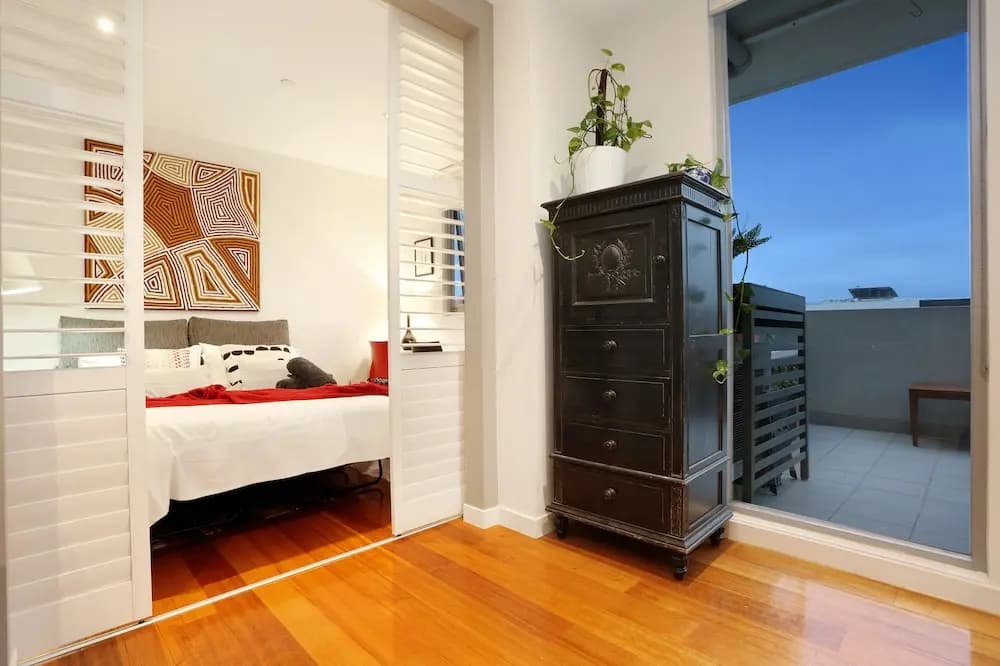 Essendon Sub-Penthouse on Napier - photo 5