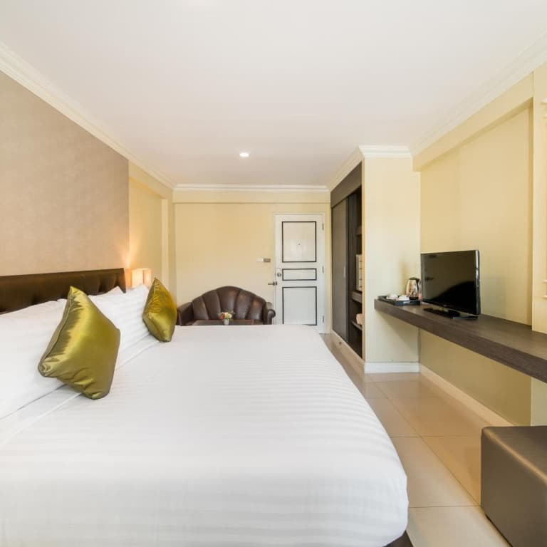 The Niran Grand Hotel - photo 27