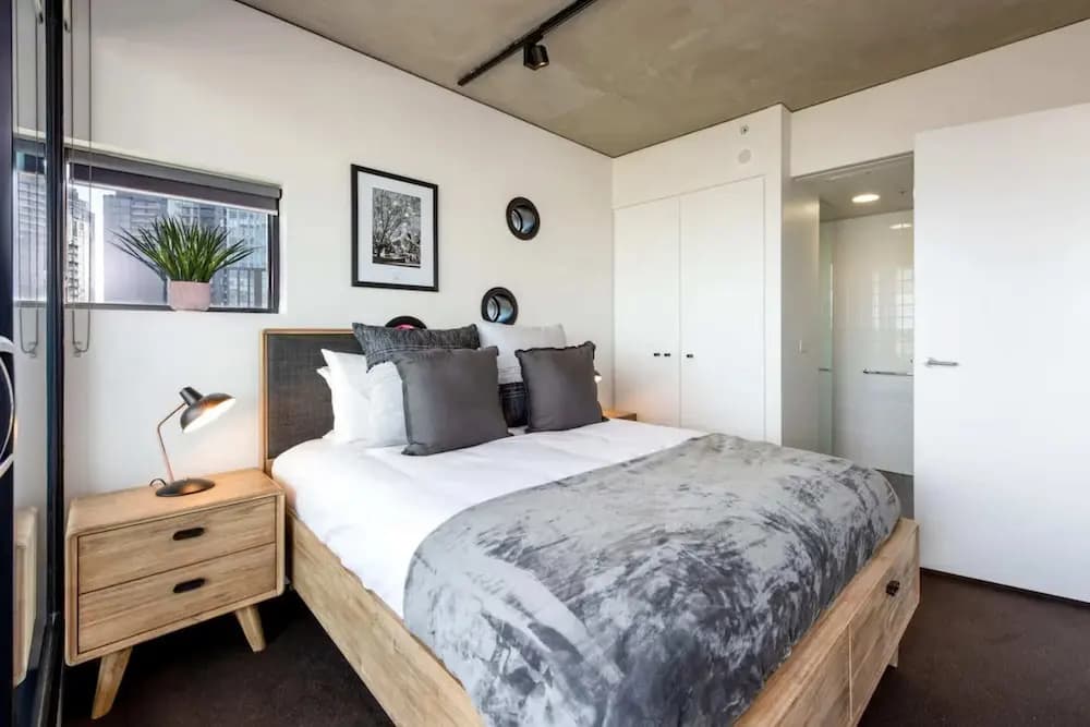 Stylish 2-bed Apt in Southbank With Parking - photo 1