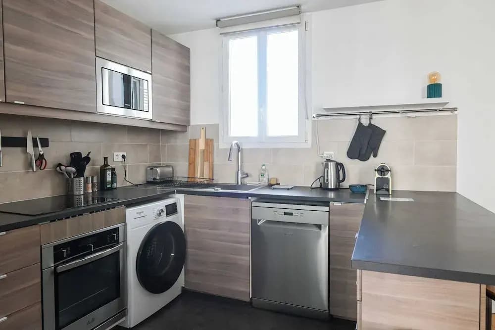 Modern Apartment - 2br-4p- Canal Saint-martin - photo 12