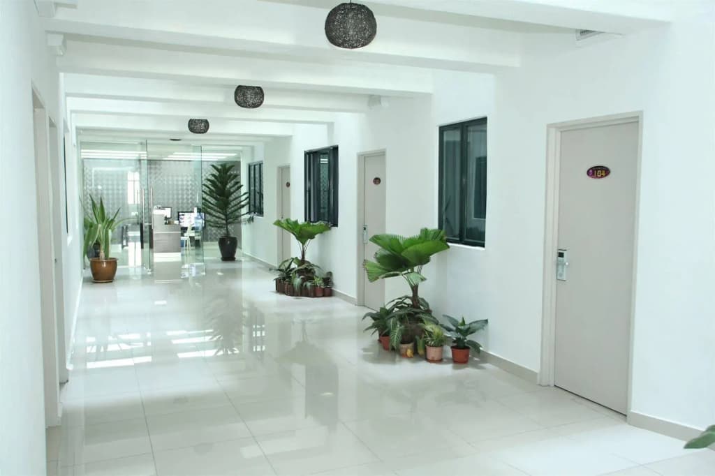 Iris Garden Hotel - photo 2
