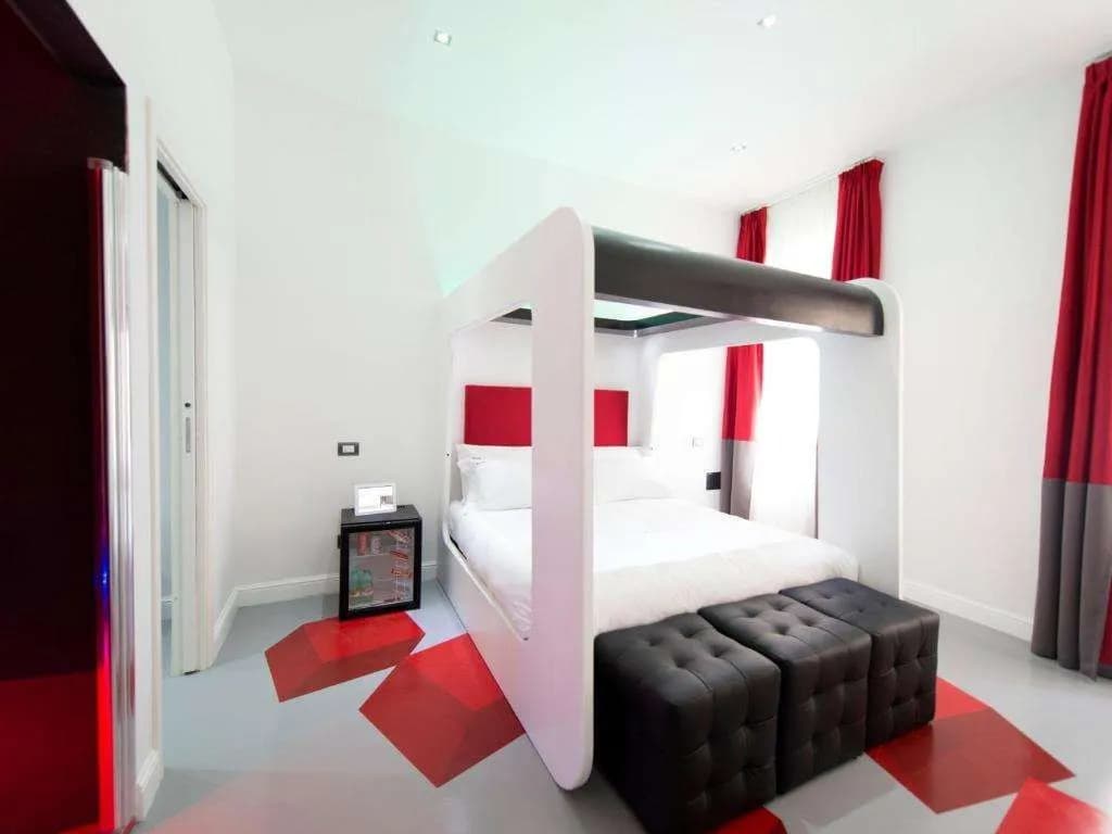 7 Inn Spanish Steps - photo 3
