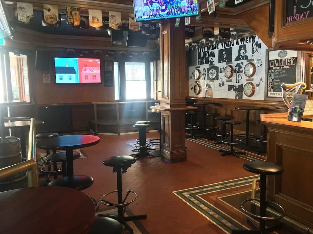 O'Malley's Hotel - photo 12