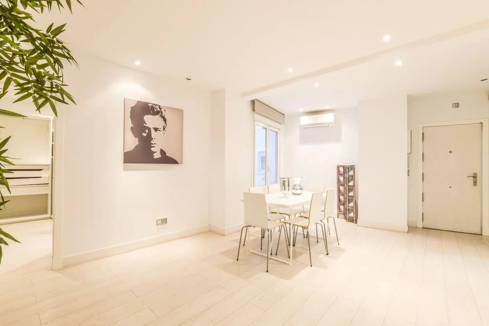 Room to Rent Bernabeu Spacious Apartment - photo 16