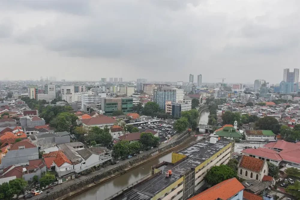 Comfortable And Warm Studio Room At Menteng Park Apartment - photo 10