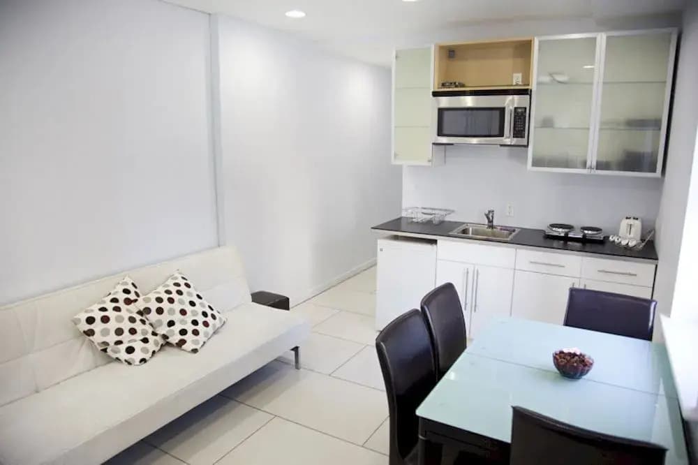 United Nations Suites - photo 10