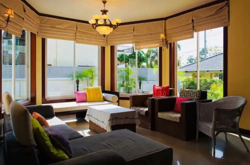 The Farah House - photo 9