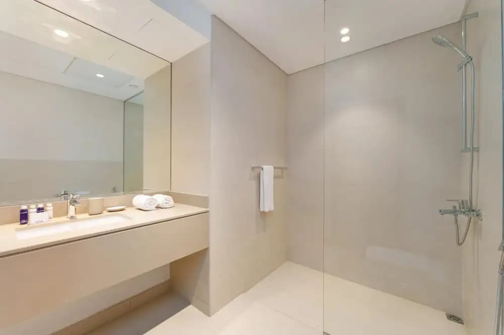 Exquisite Apt on Yas Island cls to ALL Attractions - photo 8