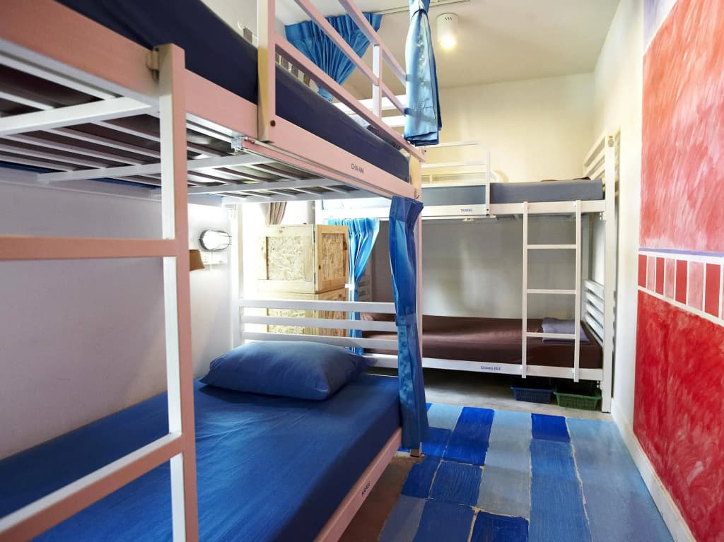 WH Hostel - photo 2