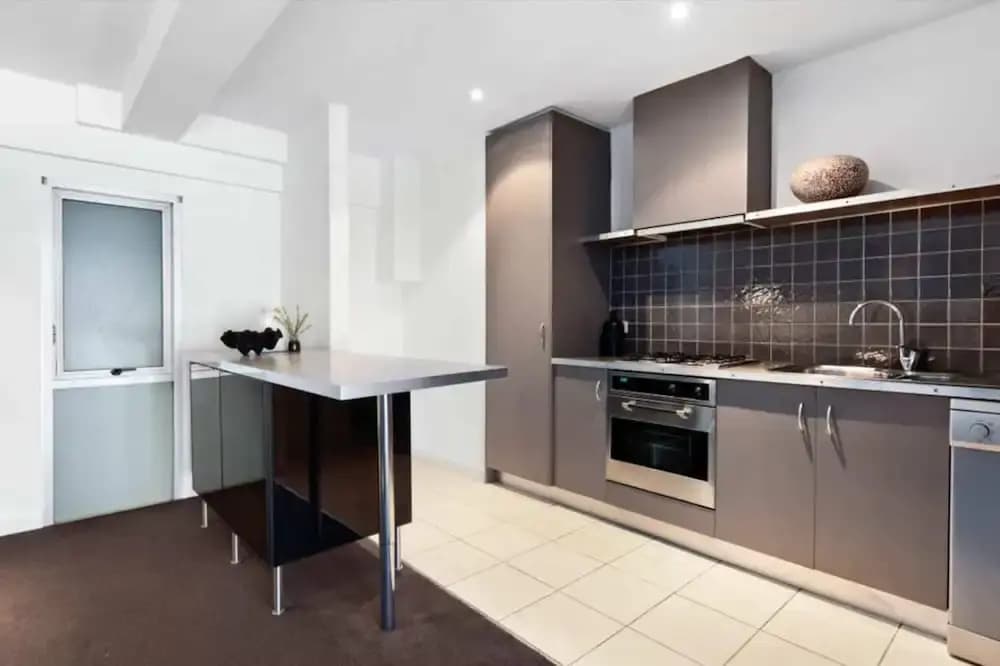 Light-filled Converted Warehouse 2 Bedroom Apartment in Prahran - photo 12