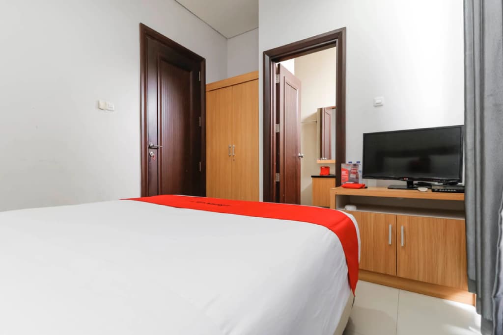 RedDoorz Plus @ Kelapa Dua Kebon Jeruk - photo 3
