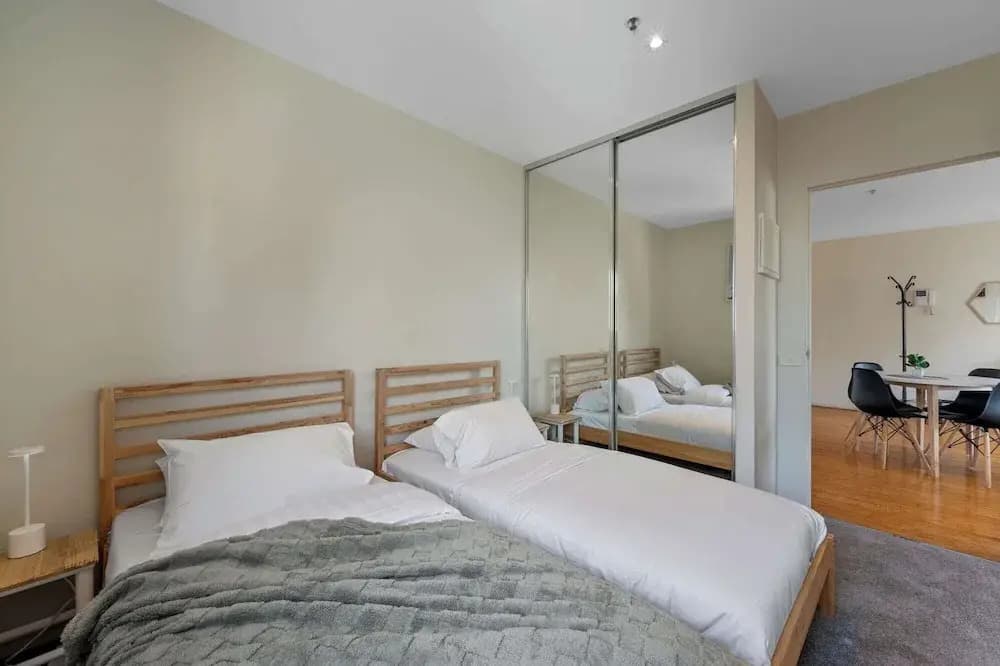 A Spacious 2BR Apt Near Melbourne Central - photo 6