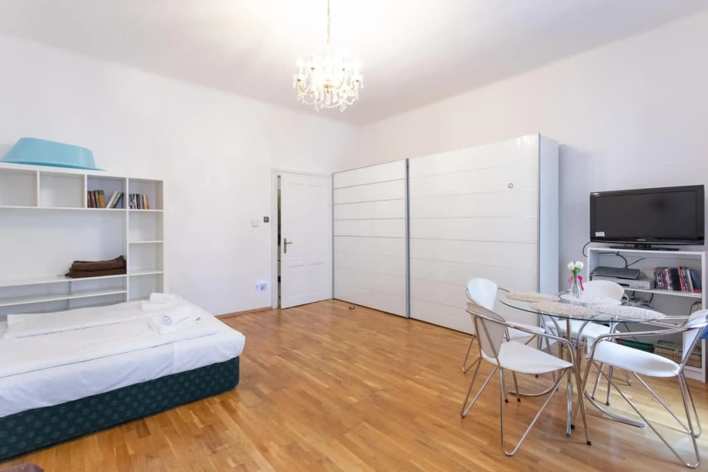 Central Garden Apartments - photo 6