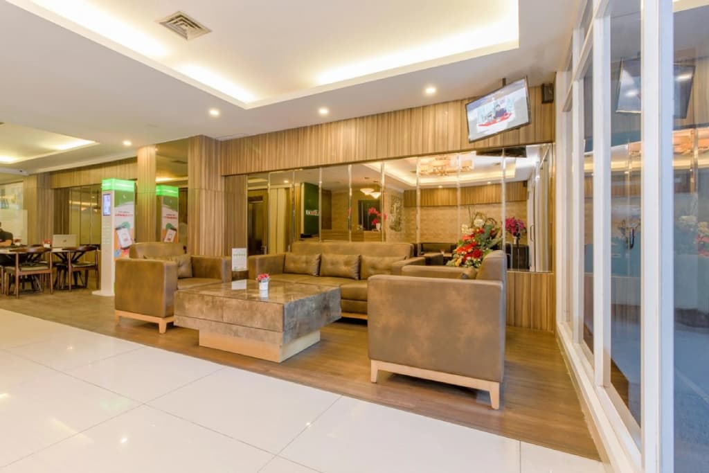 RedDoorz Plus @ Thamrin - photo 14
