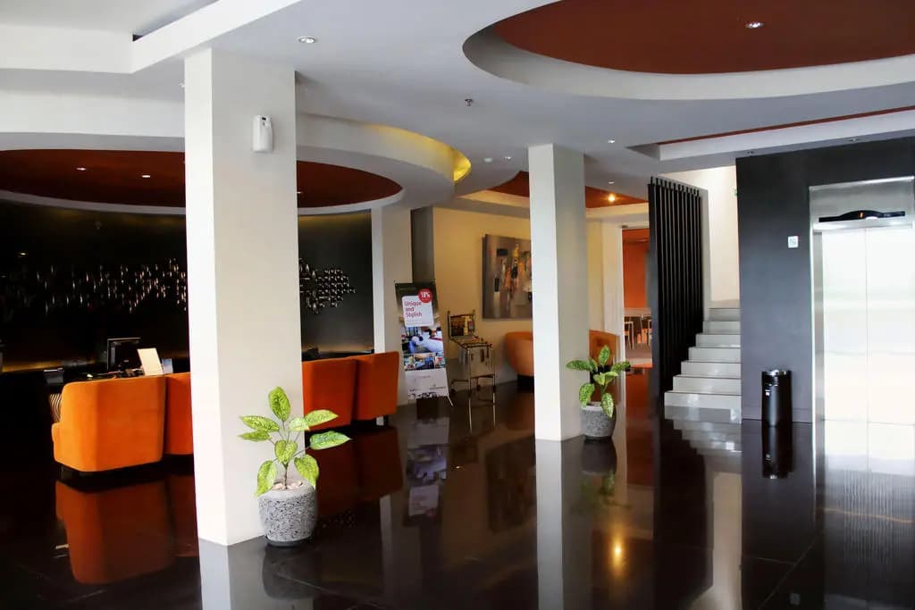 100 Sunset Hotel - photo 2
