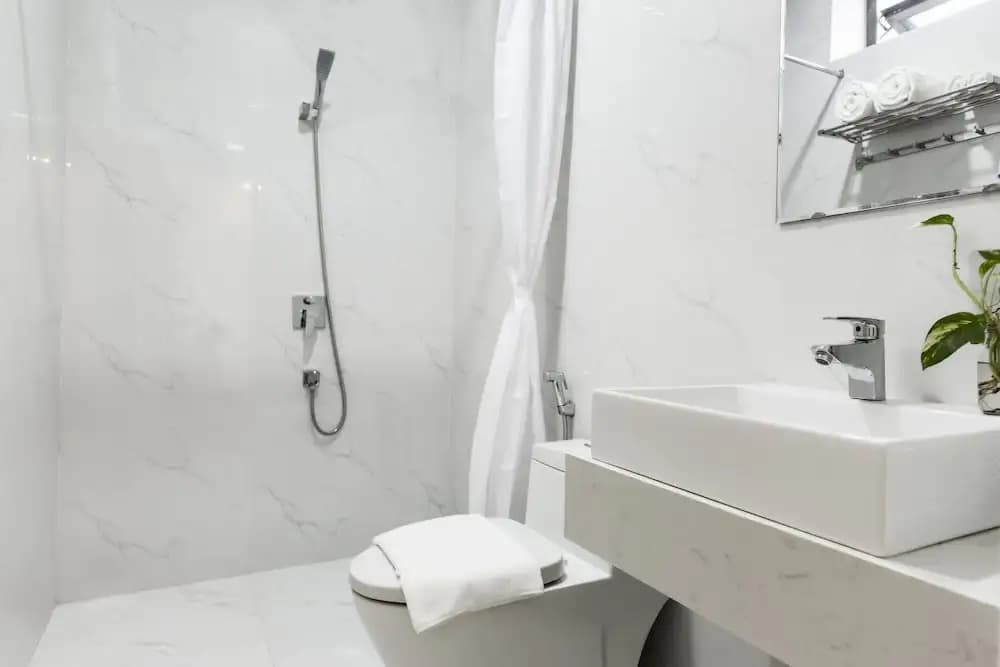 Lyn's Hotel & Apartment - photo 8
