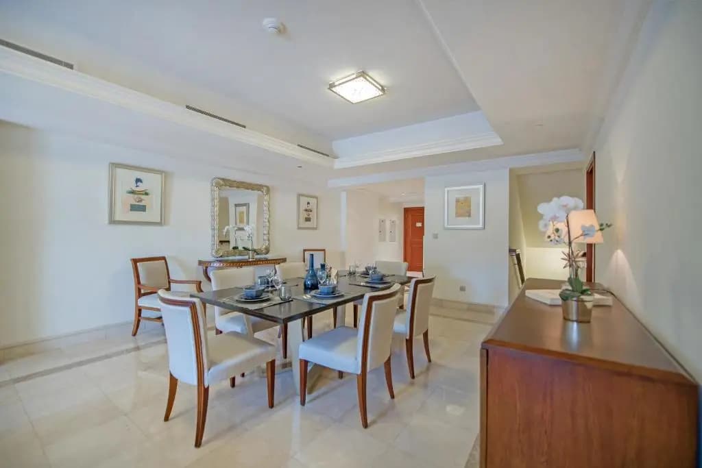 Luxurious 3BR Townhouse with Maid's & Private Pool in Palm Jumeirah - photo 4