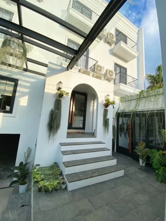 Loewy's Home Jakarta - photo 12