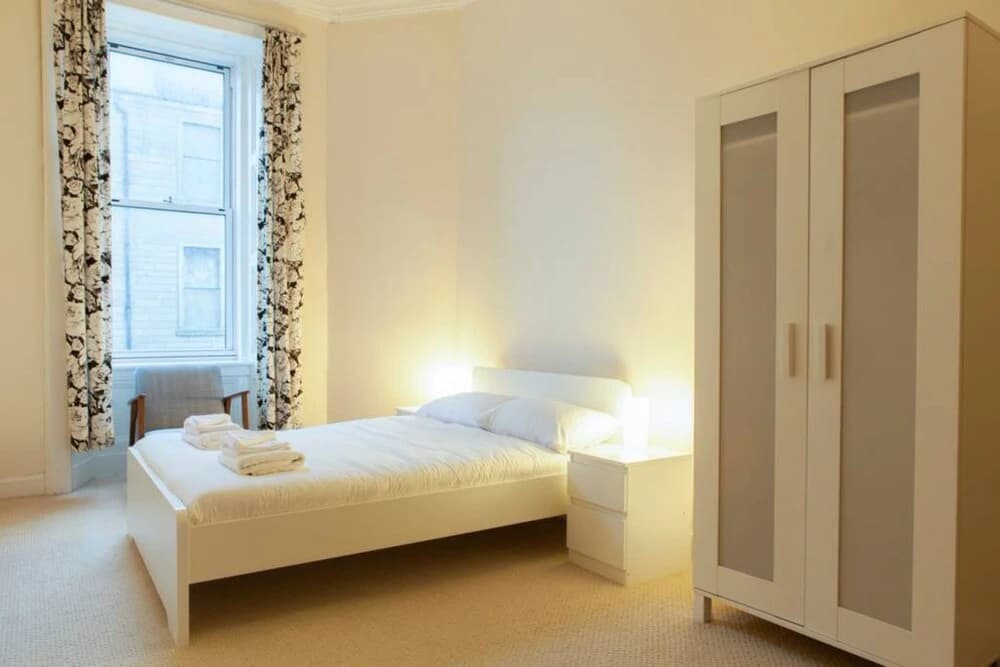 2 Bedroom Flat With Skyline Views - photo 4