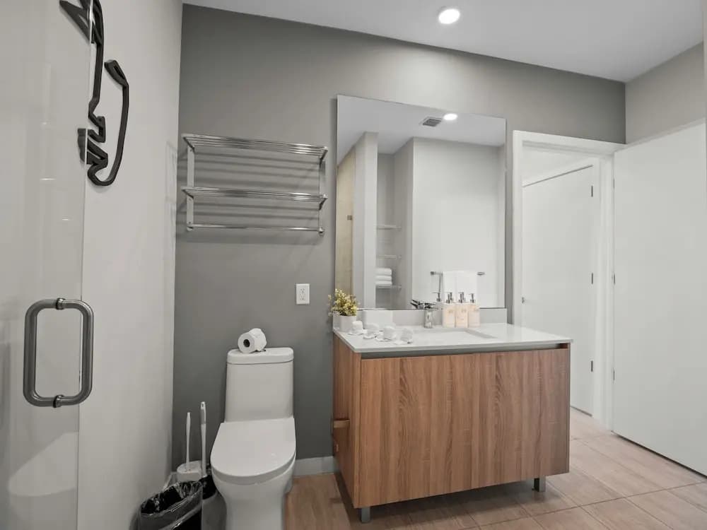 Modern Condo in Design District - photo 10
