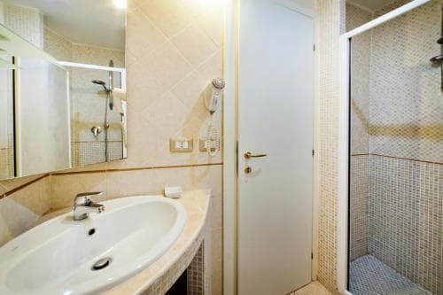 Vatican Luxury Suites - photo 7