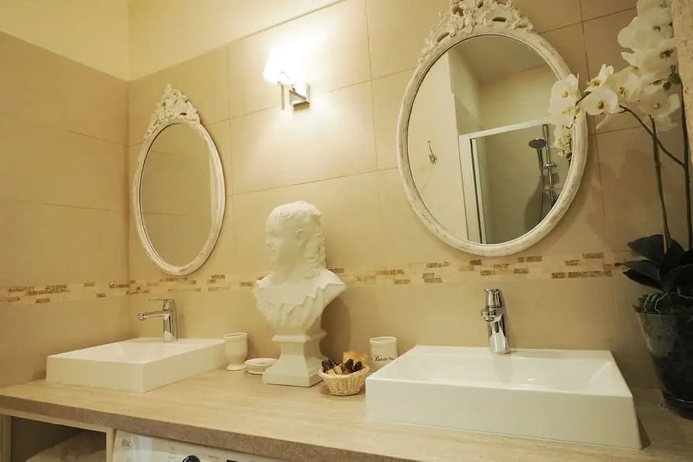 St Germain ChicSuites - photo 10