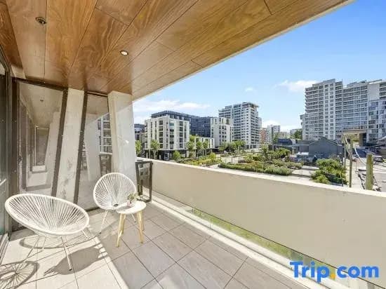 Stunning 2 Bedroom Apt at Waterloo - photo 1